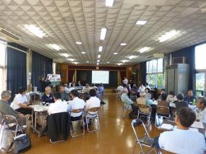 埴生公民館での議会報告会写真