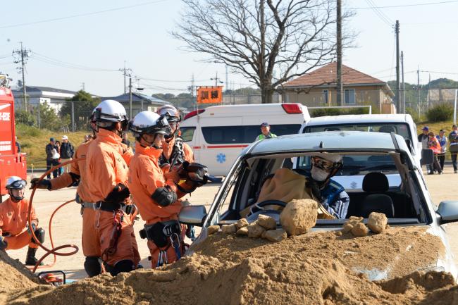 土砂埋没車救助訓練