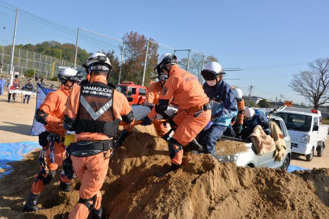 土砂埋没車両救助訓練