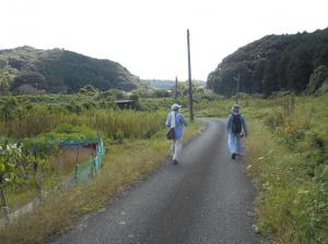 しばらく道のりです。