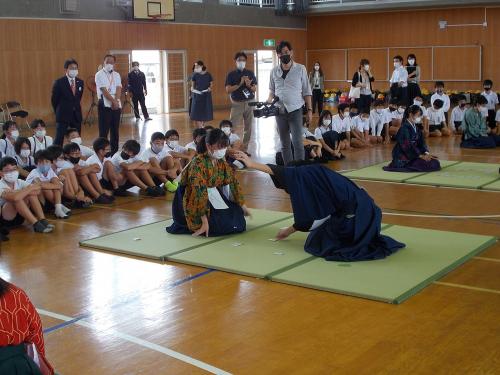 小中高連携　小野田高校小倉百人一首かるた部との交流会