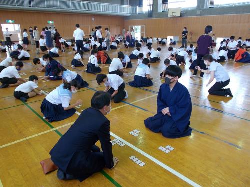 小中高連携　小野田高校小倉百人一首かるた部との交流会