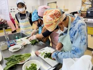 お弁当作り体験の様子