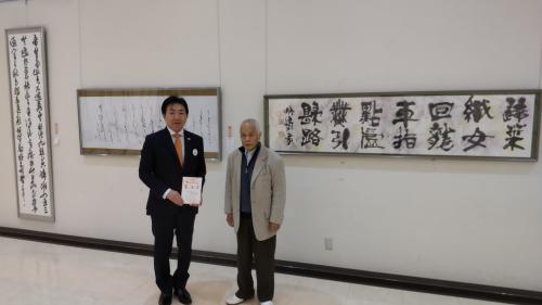 山陽小野田書道連盟会長との記念写真