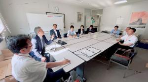 ICTを活用した学びの広まりに関する会議の様子