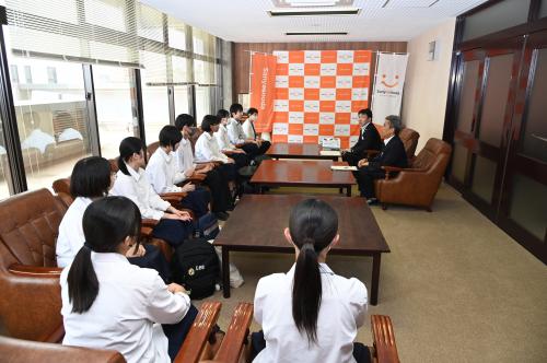 表敬訪問の様子