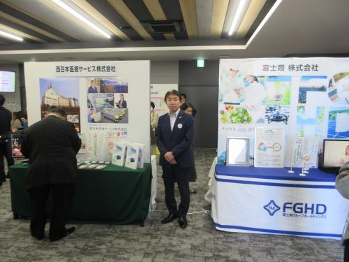 ブース前での写真