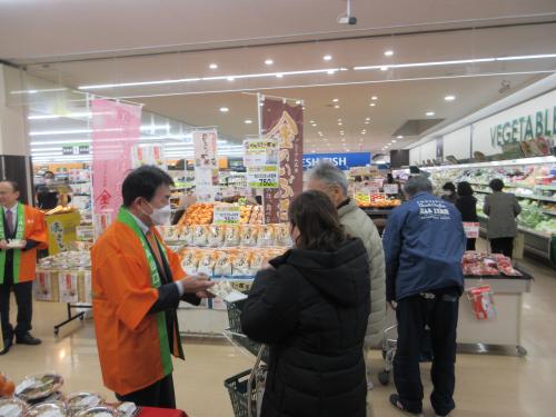 販売