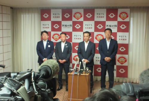 記者会見