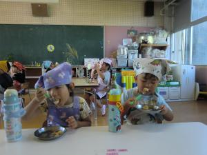 みんなでおいしくお団子を食べました