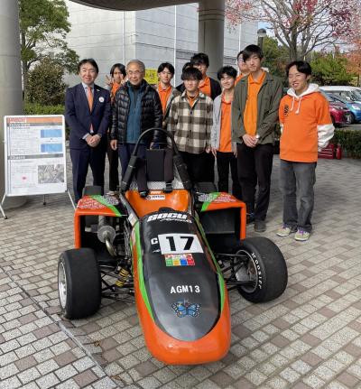 理科大フォーミュラカーの展示