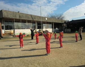 体操をする園児の様子