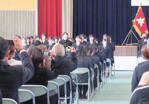 卒業生感謝の歌披露