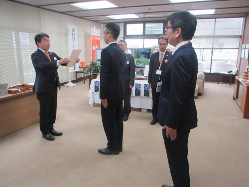 併任を解かれる職員