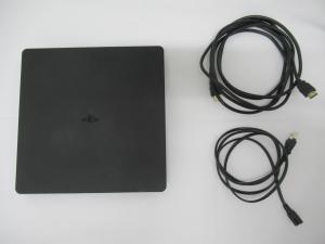 PS4 本体とコード