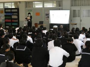 高千帆中学校での講座の様子