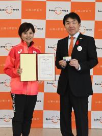 ふるさと大使杉浦選手と藤田剛二市長